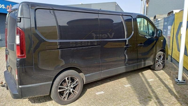 Gebraucht Renault Trafic 121 PS (88 kW) 2017 Schwarz Van / Kleinbus