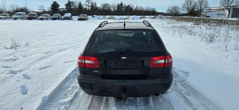 Gebraucht Volvo V40 Comfort 102 PS (75 kW) 2003 Schwarz Limousine