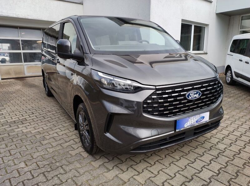 Magneticgrau (metallic) Neu 2025 Ford Tourneo Custom Titanium Van | 55.780 € (Teuer) - Bild 1/4