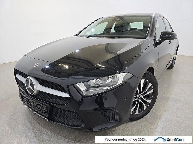 Gebraucht Mercedes A180 116 PS (85 kW) 2021 Schwarz Limousine