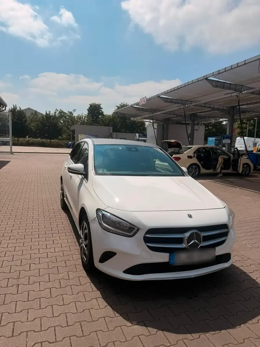 Gebraucht Mercedes B200 150 PS (110 kW) 2021 Weiß Kleinwagen