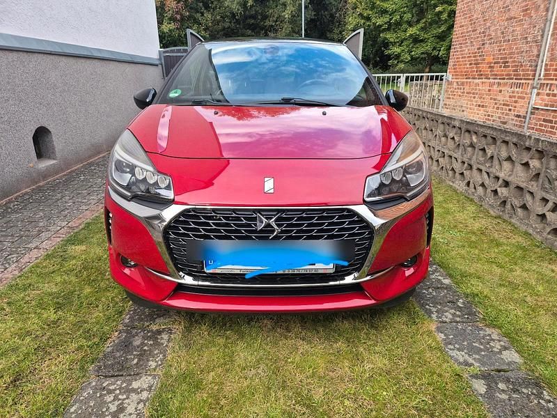 Rot Gebraucht 2017 Citroën DS3 Kleinwagen | 10.330 € (Fairer Preis) - Bild 1/4