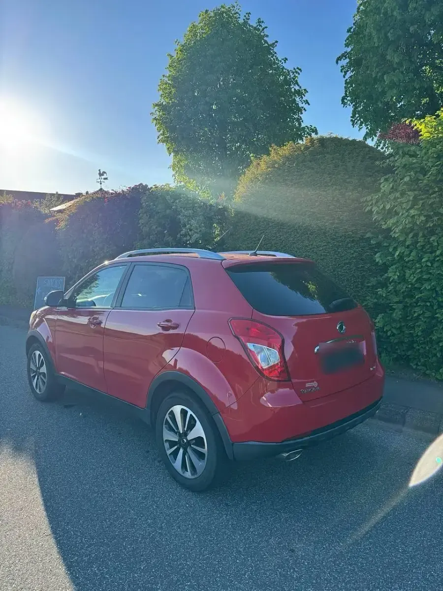 Gebraucht SsangYong Korando 150 PS (110 kW) 2015 Rot SUV
