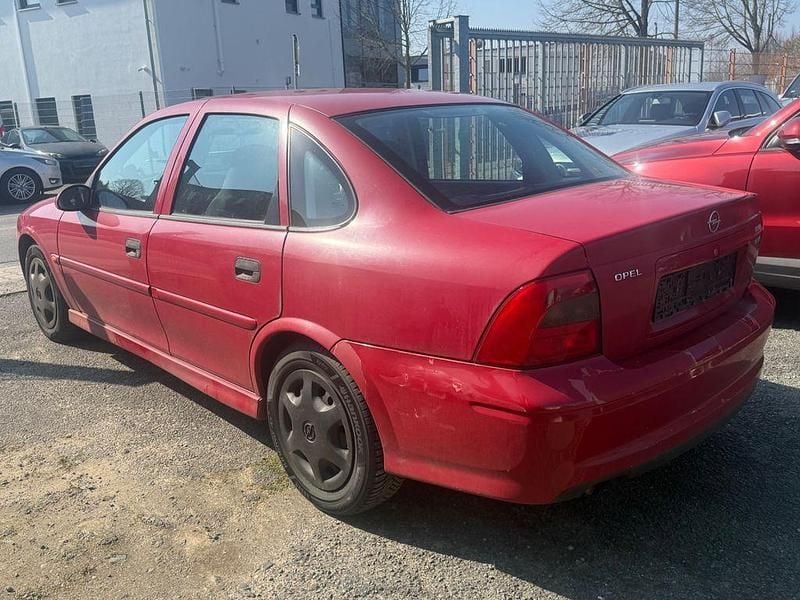 Gebraucht Opel Vectra 101 PS (74 kW) 2000 Rot Limousine