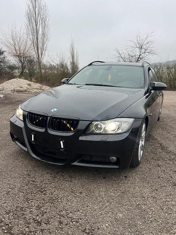 Schwarz Gebraucht 2006 BMW 320 Kombi | 4.900 € - Bild 1/4