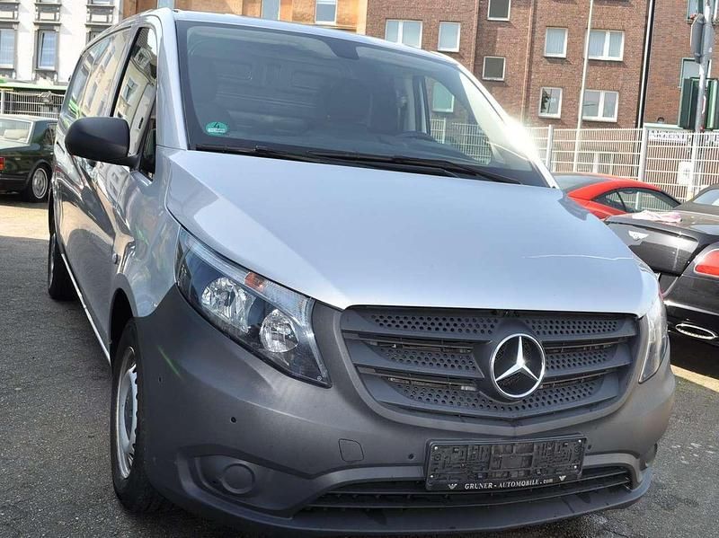 Gebraucht Mercedes Vito 102 PS (75 kW) 2019 Brillantsilber metallic Van