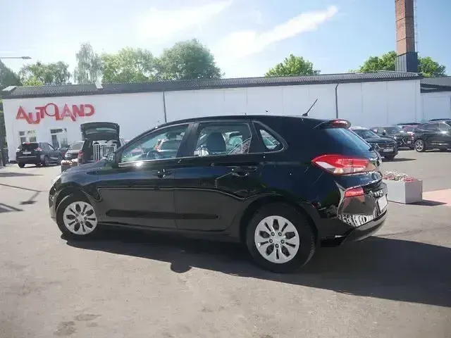 Gebraucht Hyundai i30 Passion 99 PS (72 kW) 2017 Schwarz Kleinwagen