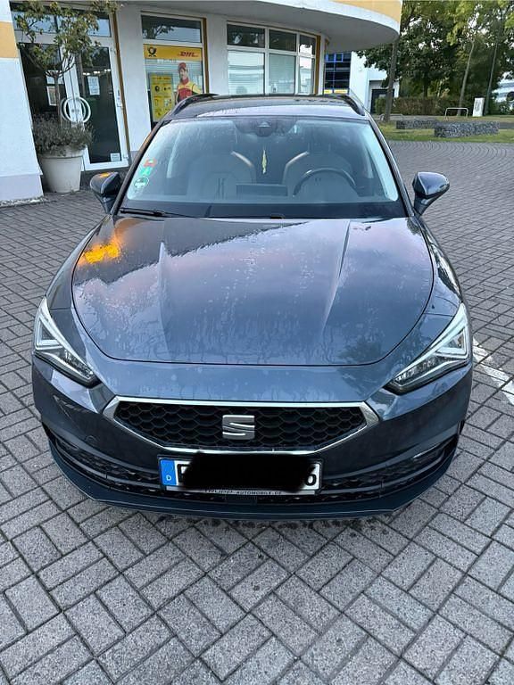 Grau Gebraucht 2021 Seat Leon ST Kombi | 17.500 € - Bild 1/4
