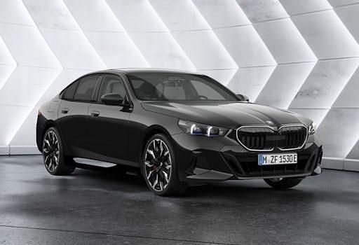 Neu BMW 550e 489 PS (359 kW) 2026 Schwarz Limousine