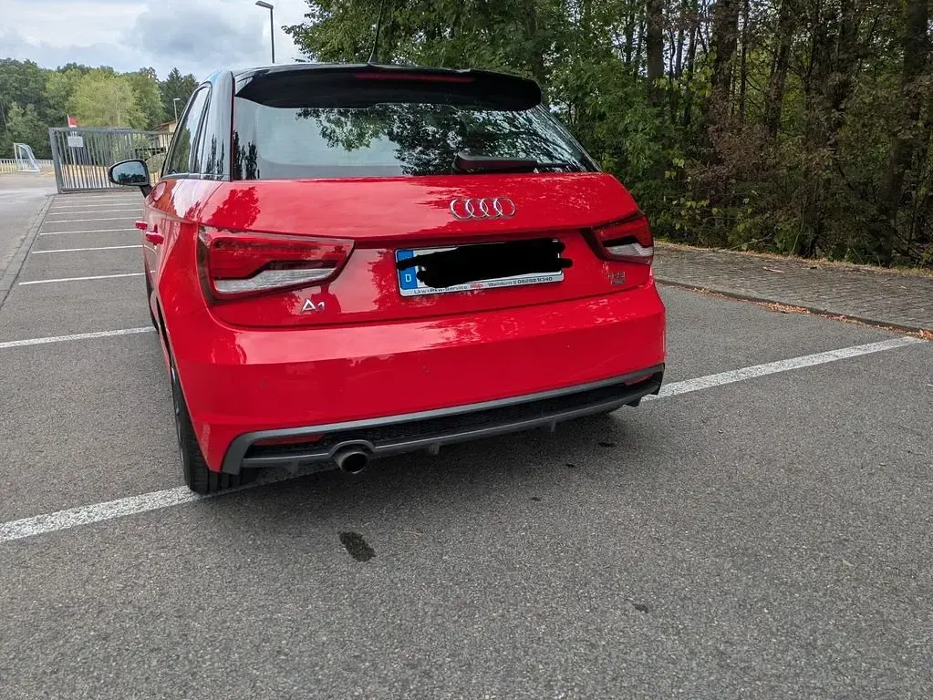 Gebraucht Audi A1 95 PS (69 kW) 2017 Rot Kleinwagen