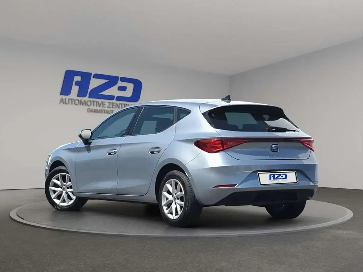 Gebraucht Seat Leon Style 150 PS (110 kW) 2024 "urban" silber Limousine