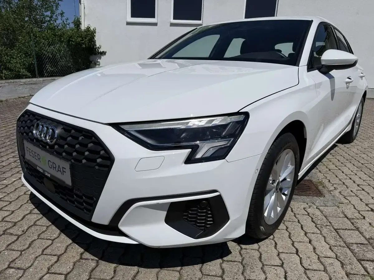 Gebraucht Audi A3 Business 110 PS (80 kW) 2023 Weiß Limousine
