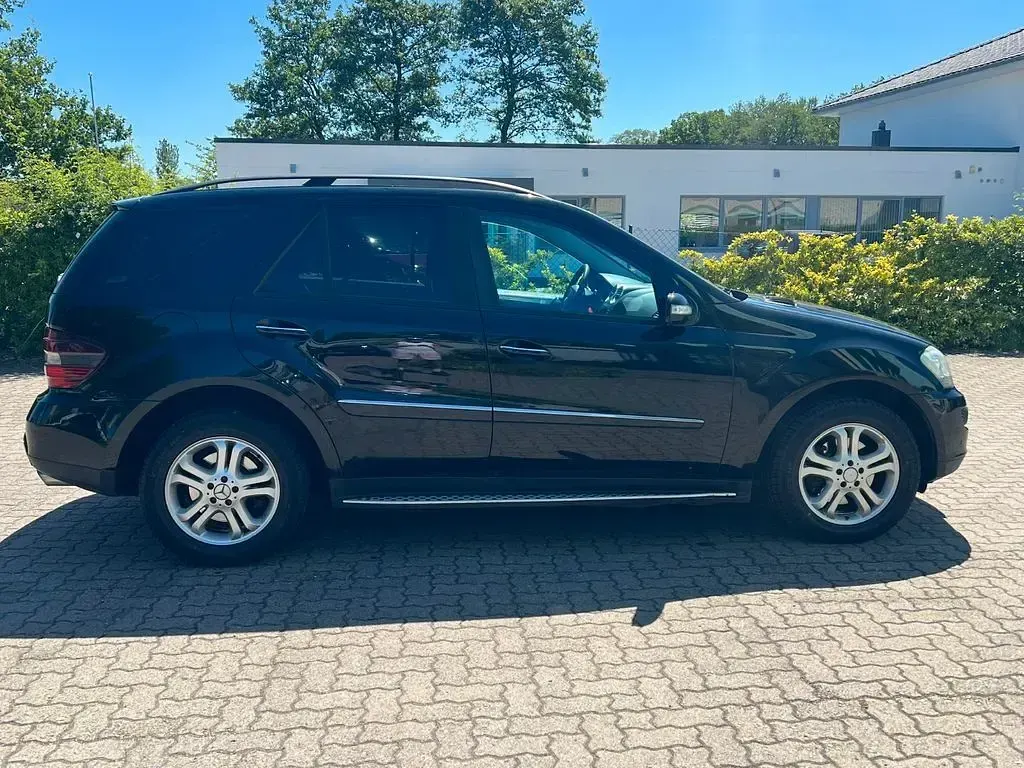 Gebraucht Mercedes ML320 224 PS (164 kW) 2005 Schwarz SUV
