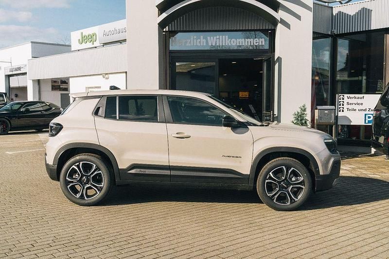 Neu Jeep Avenger Summit 101 PS (74 kW) 2026 Beige SUV