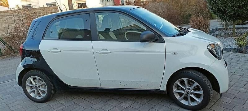 Gebraucht Smart ForFour Electric Drive 60 kW (82 PS) 2018 Weiß Limousine