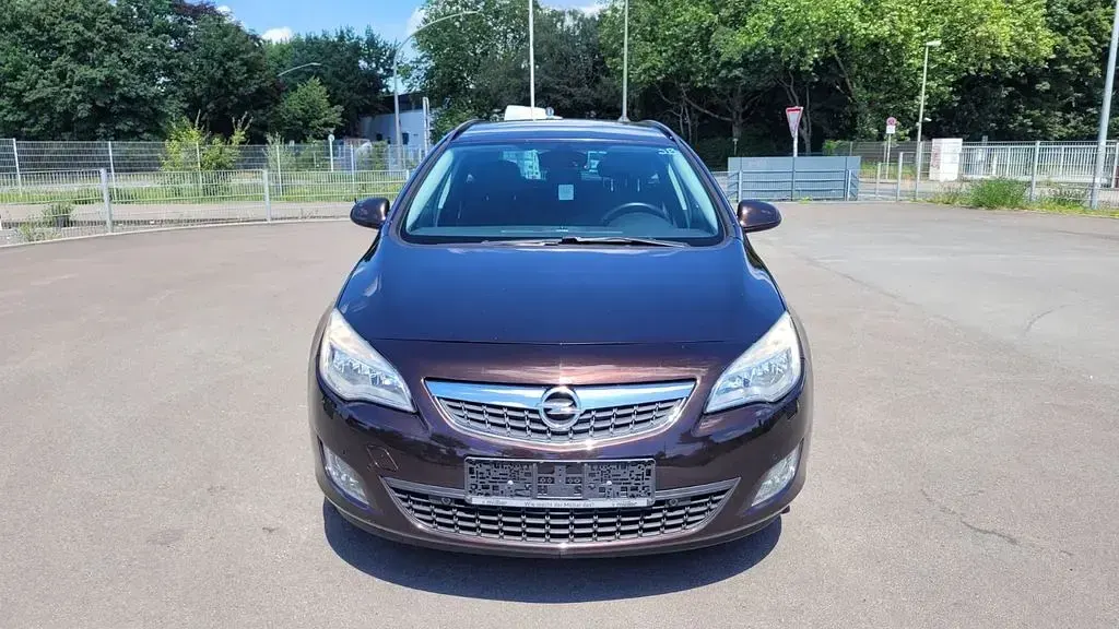Gebraucht Opel Astra 140 PS (102 kW) 2012 Braun Kombi