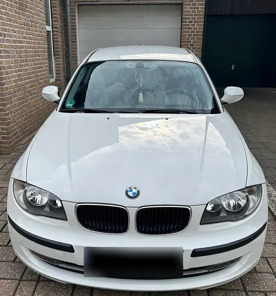 Gebraucht BMW 116 122 PS (89 kW) 2010 Weiß Kleinwagen