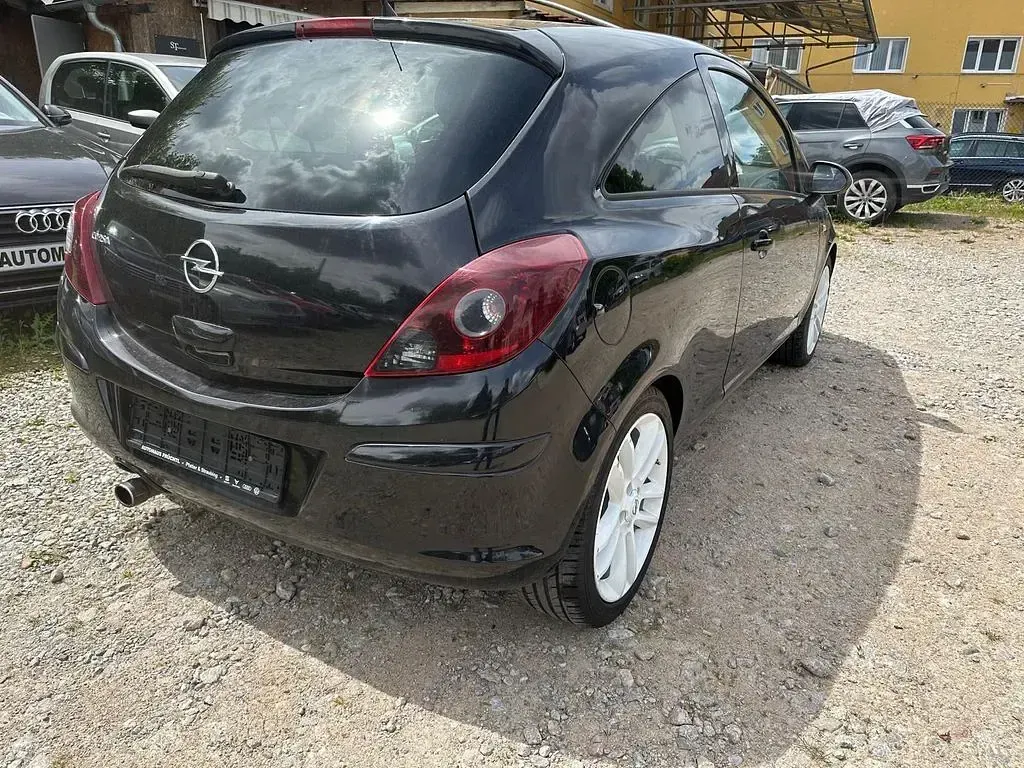 Używany Opel Corsa 87 KM (63 kW) 2011 Czarny Hatchback