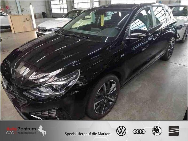 Phantom black Gebraucht 2023 Hyundai i30 Trend Limousine | 14.970 € (Fairer Preis) - Bild 1/4