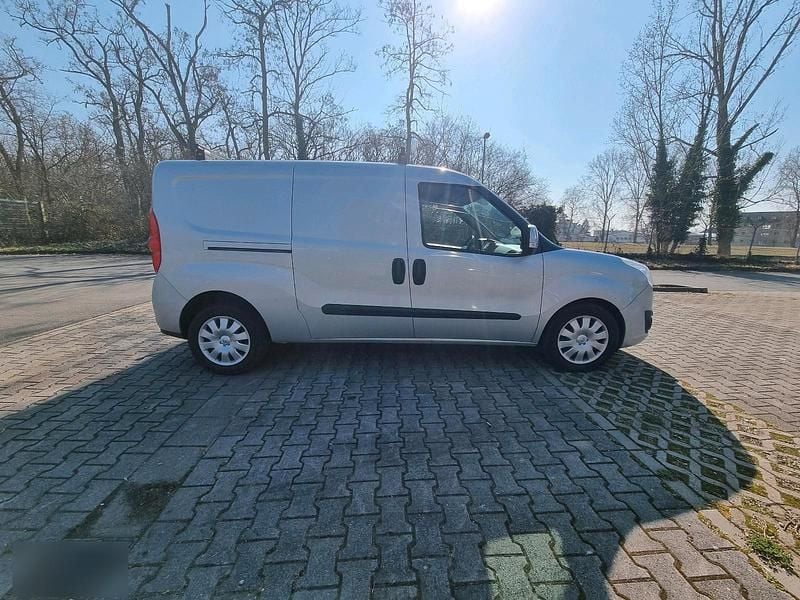 Gebraucht Opel Combo 101 PS (74 kW) 2015 Silber Van / Kleinbus