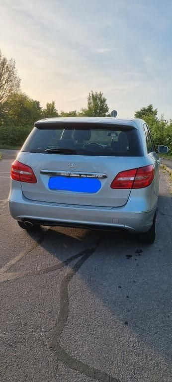 Gebraucht Mercedes B180 109 PS (80 kW) 2012 Silber Van / Kleinbus