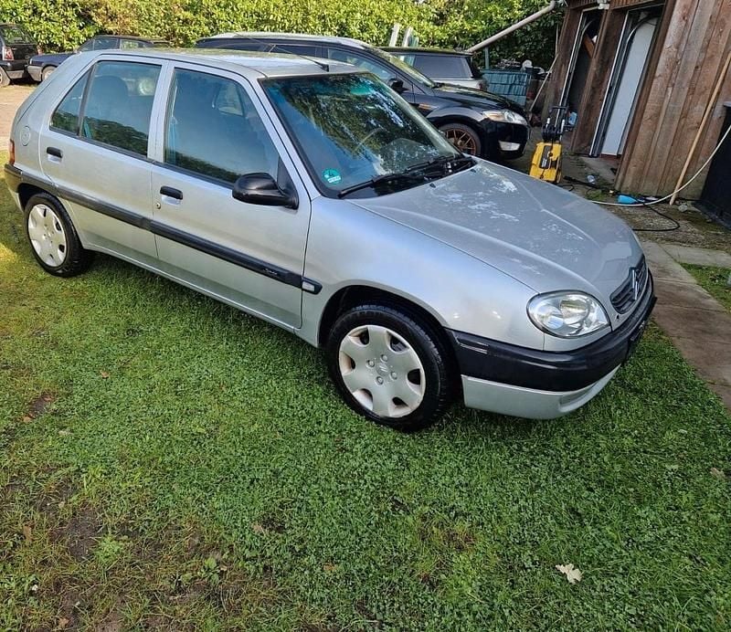 Silber Gebraucht 2003 Citroën Saxo Kleinwagen | 250 € (Superpreis) - Bild 1/4