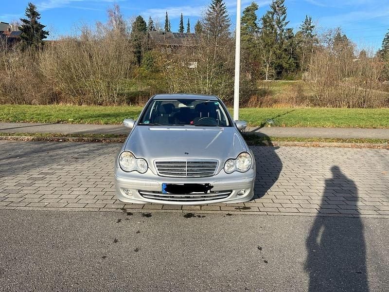 Silber Gebraucht 2005 Mercedes C200 Classic Limousine | 3.999 € (Fairer Preis) - Bild 1/4