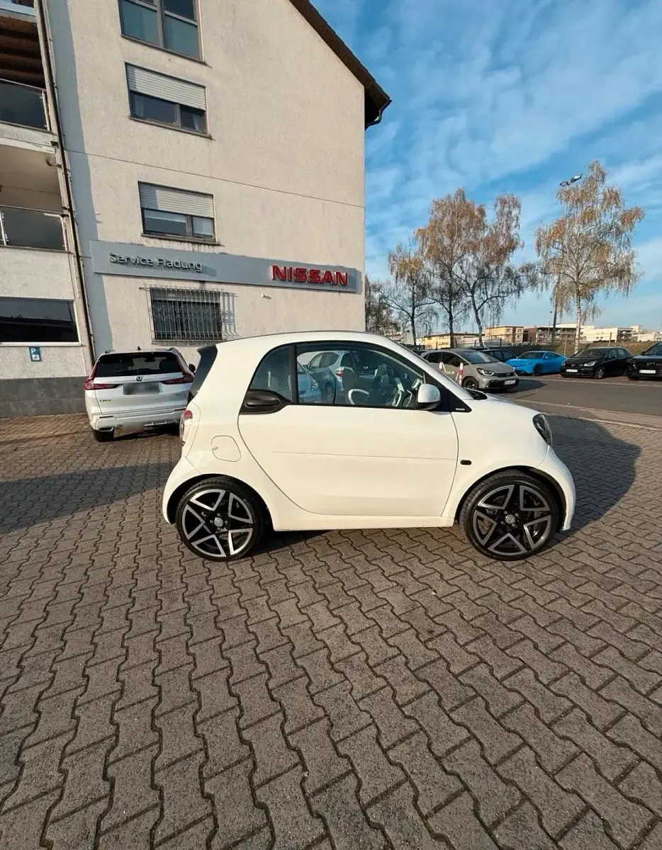 Gebraucht Smart ForTwo Coupé Brabus 71 PS (52 kW) 2015 Weiß Coupé