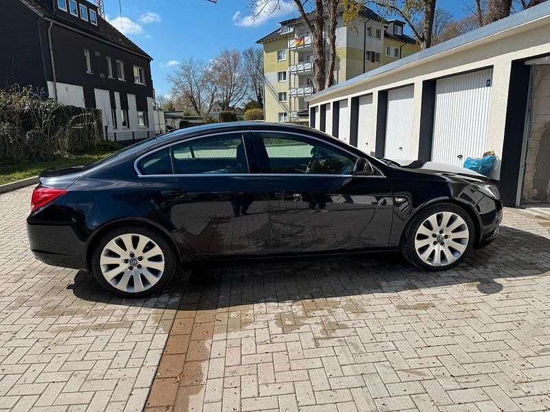 Gebraucht Opel Insignia 220 PS (161 kW) 2010 Blau Limousine