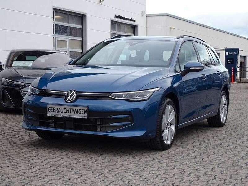 Blau Gebraucht 2024 VW Golf VIII Life Kombi | 29.990 € (Etwas zu teuer) - Bild 1/4