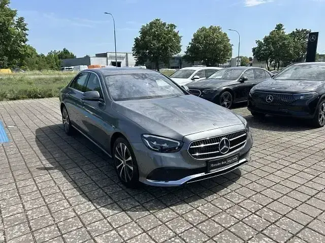 Gebraucht Mercedes E300 Avantgarde 194 PS (142 kW) 2020 Grau Limousine