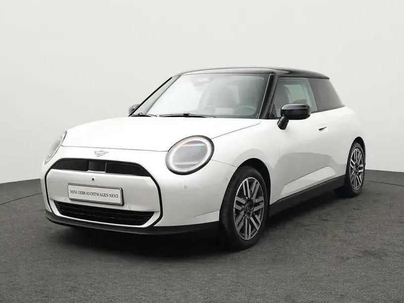 Second-hand Mini Cooper Classic 135 kW (184 CP) 2024 Alb Hatchback