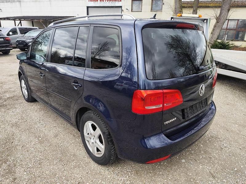 Gebraucht VW Touran Cup 105 PS (77 kW) 2014 Blau Van / Kleinbus