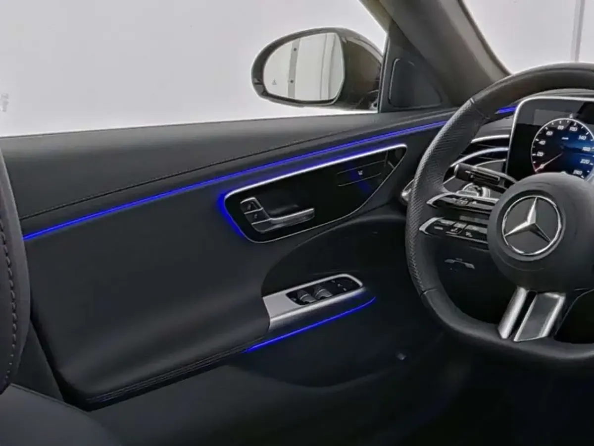 Gebraucht Mercedes E220 AMG 197 PS (144 kW) 2025 Metalliclack obsidianschwarz Limousine