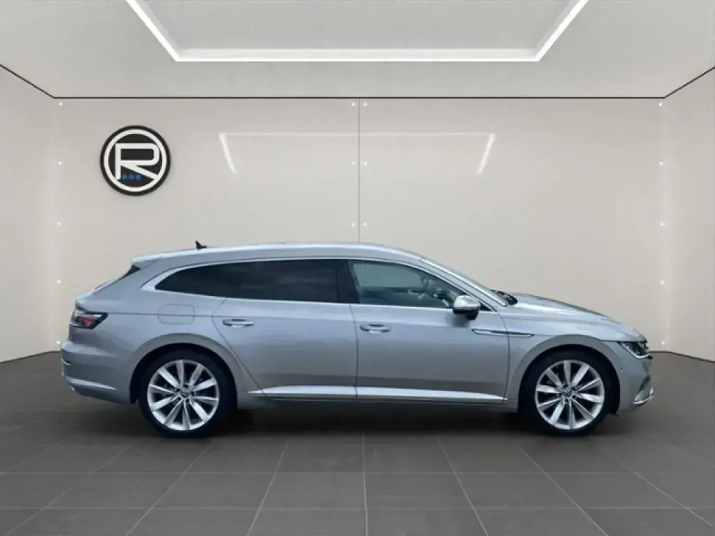 Gebraucht VW Arteon Elegance 150 PS (110 kW) 2020 Pyritsilber metallic (metallic) Kombi