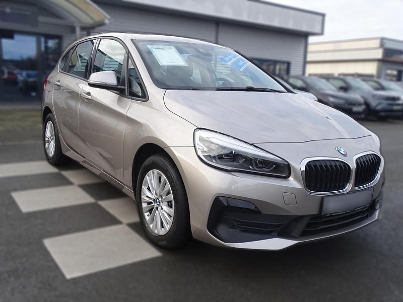Gebraucht BMW 220 Active Tourer 190 PS (139 kW) 2021 Silber metallic Van / Kleinbus