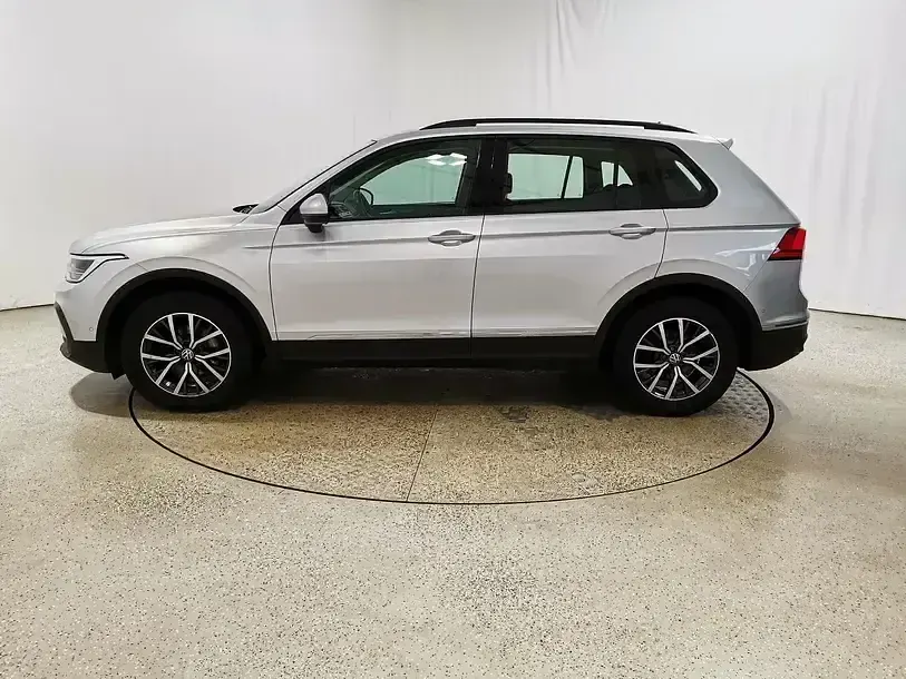 Second-hand VW Tiguan Life 150 CP (110 kW) 2022 Argintiu SUV