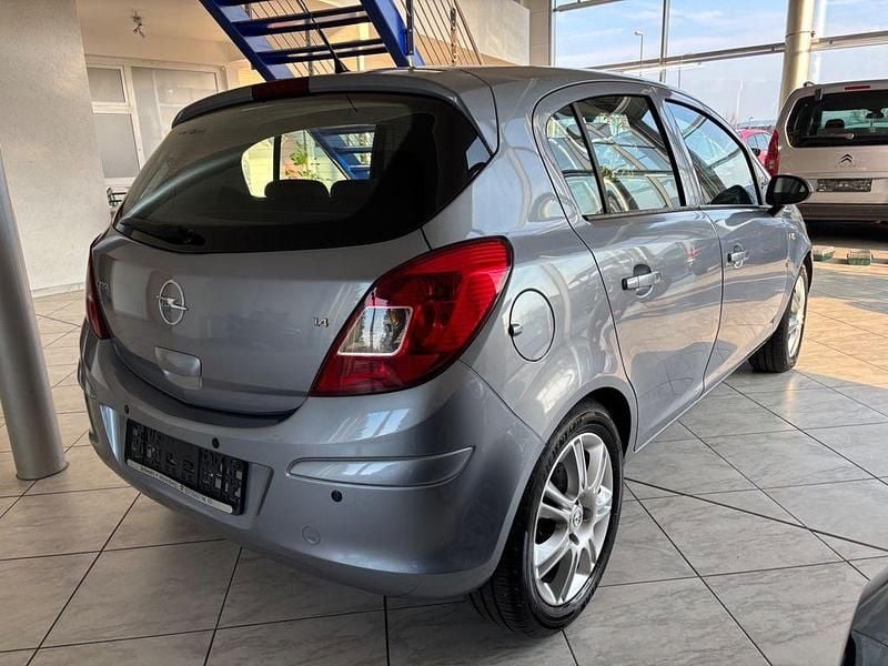 Gebraucht Opel Corsa Edition 90 PS (66 kW) 2008 Silber Kleinwagen