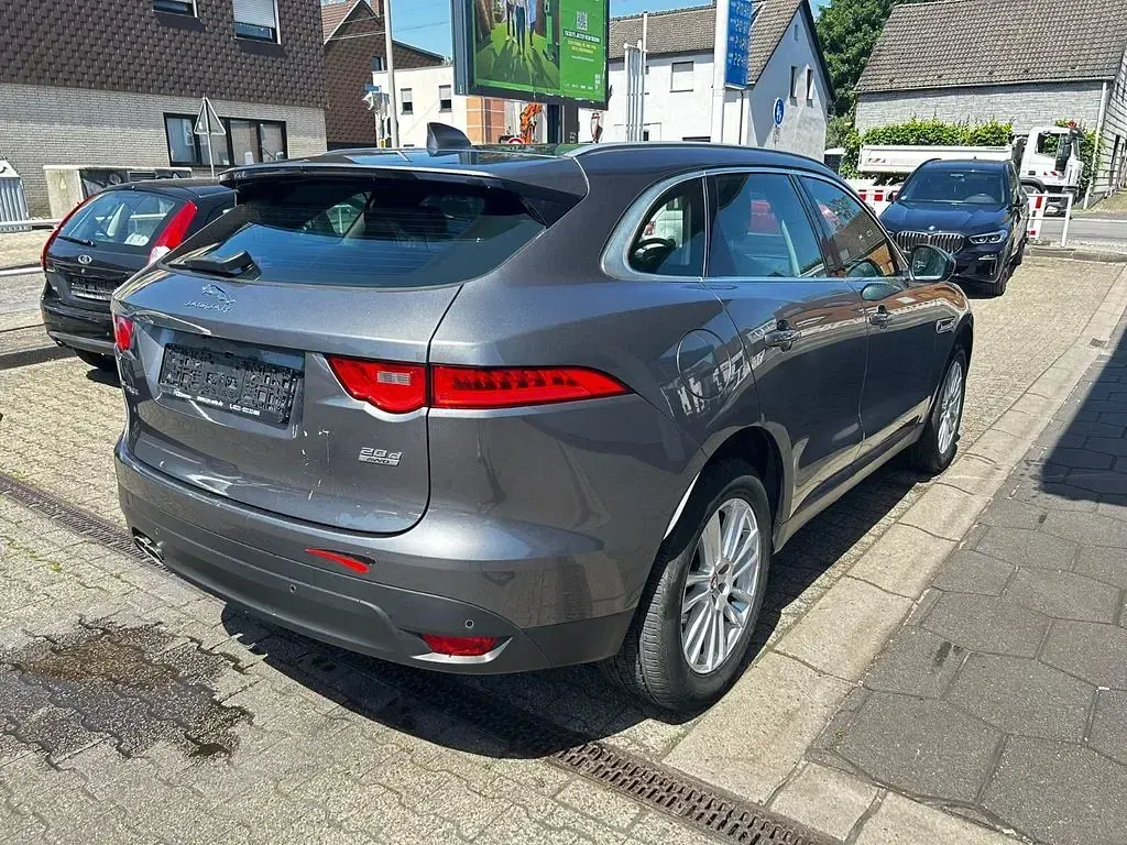 Gebraucht Jaguar F-Pace 179 PS (131 kW) 2018 Grau SUV