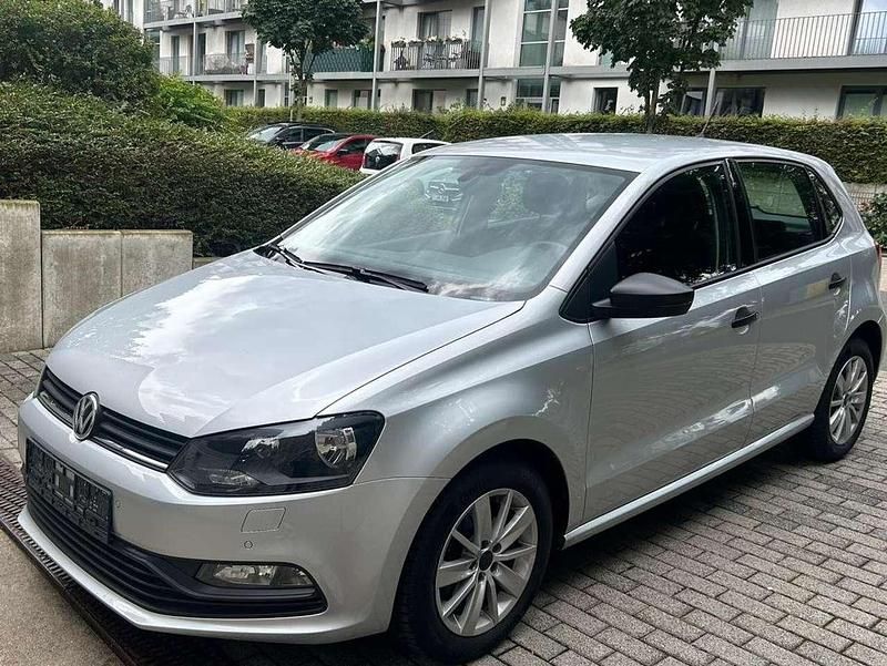 Silber Gebraucht 2016 VW Polo Comfortline Limousine | 8.999 € (Fairer Preis) - Bild 1/4