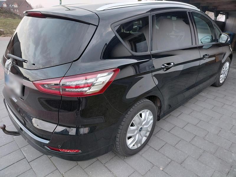 Gebraucht Ford S-MAX Titanium 150 PS (110 kW) 2017 Schwarz Van / Kleinbus