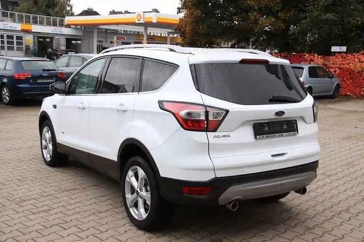Gebraucht Ford Kuga Titanium 179 PS (131 kW) 2018 Weiß SUV