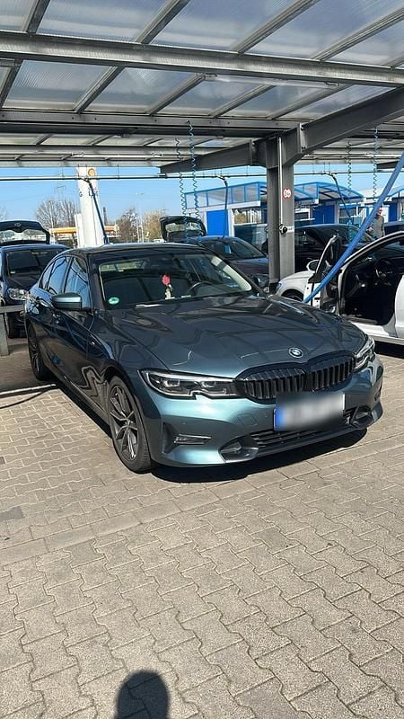 Blau Gebraucht 2020 BMW 318 M Sport Limousine | 22.000 € (Guter Preis) - Bild 1/4