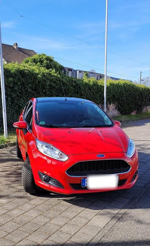 Gebraucht Ford Fiesta 101 PS (74 kW) 2017 Rot Kleinwagen