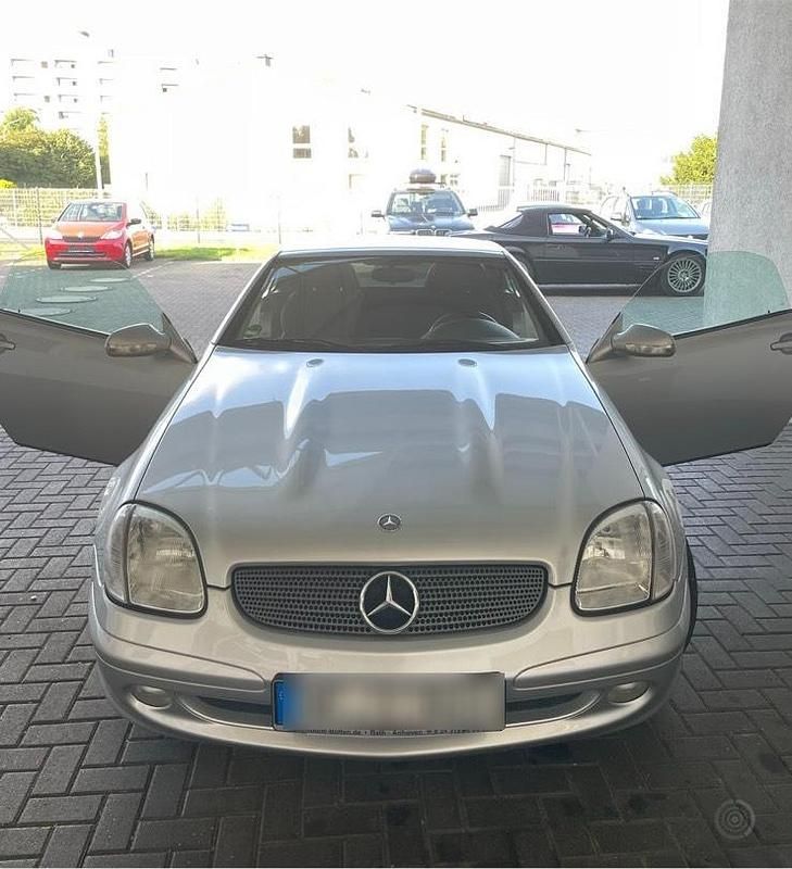 Silber Gebraucht 2001 Mercedes SLK200 Cabrio | 8.900 € (Etwas zu teuer) - Bild 1/4