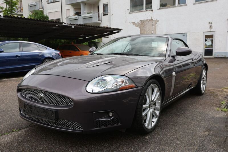 Grau Gebraucht 2008 Jaguar XKR Cabrio | 38.880 € (Teuer) - Bild 1/4