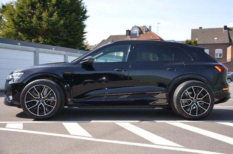 Gebraucht Audi e-tron S-Line 230 kW (313 PS) 2022 Schwarz SUV