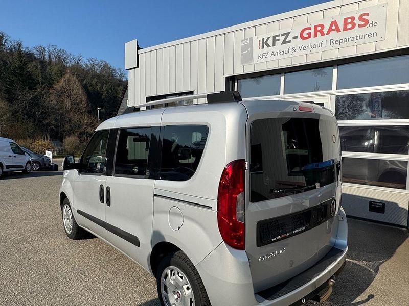 Gebraucht Fiat Doblò 95 PS (69 kW) 2018 Silber Van / Kleinbus