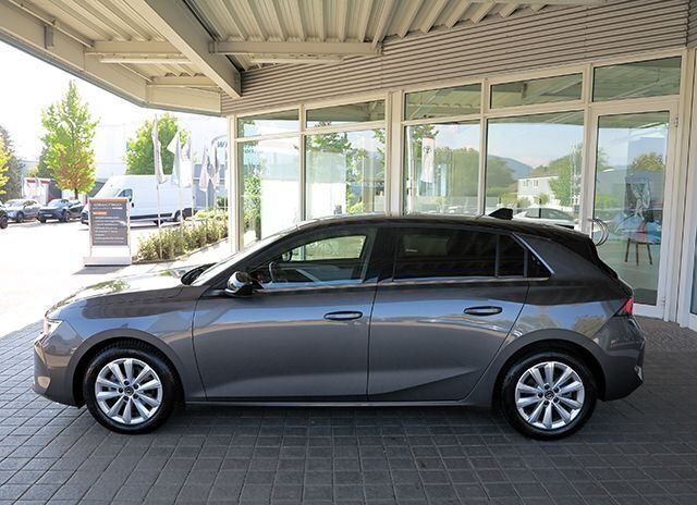 Gebraucht Opel Astra Elegance 131 PS (96 kW) 2023 Mondstein grau/e:vulkan grau Limousine