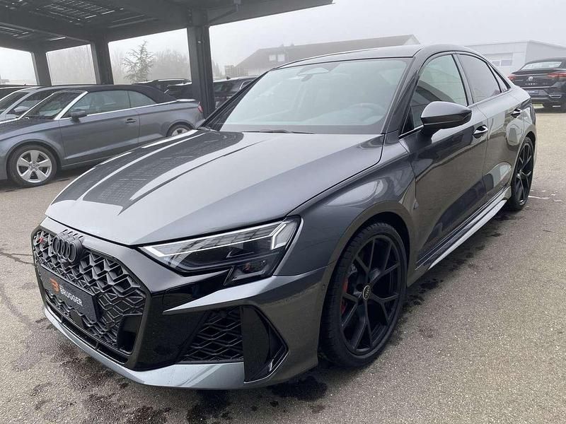 Neu Audi RS3 Sport 400 PS (294 kW) 2026 Daytonagrau perleffekt Limousine
